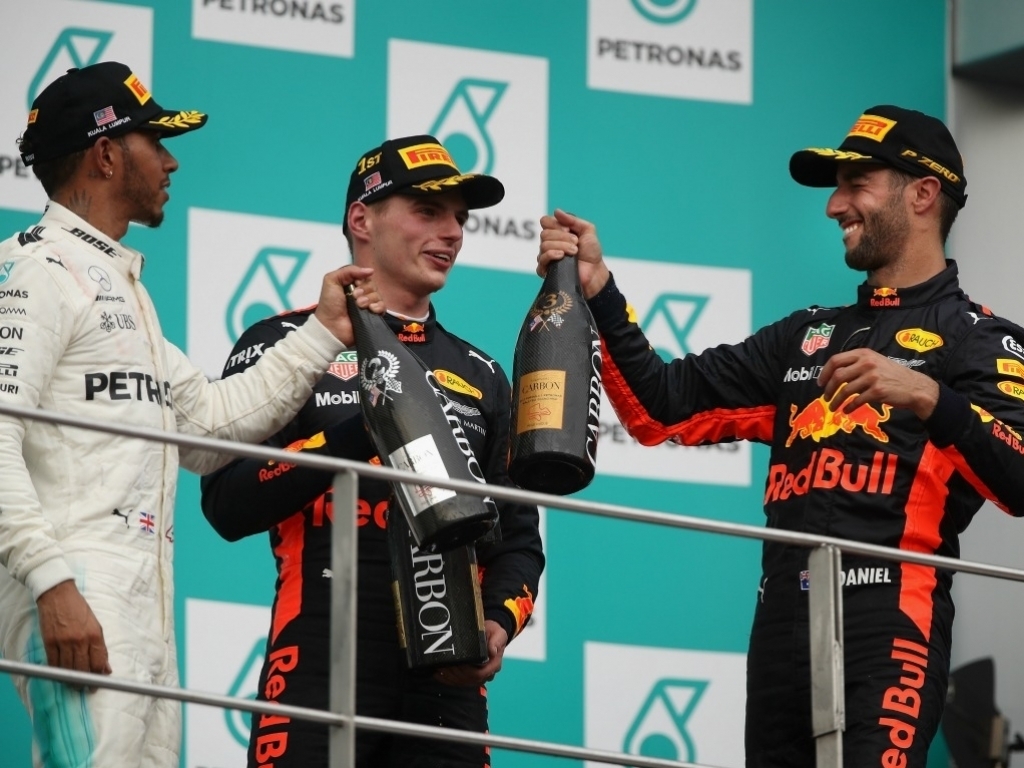 Hamilton would welcome Ricciardo at Mercedes
