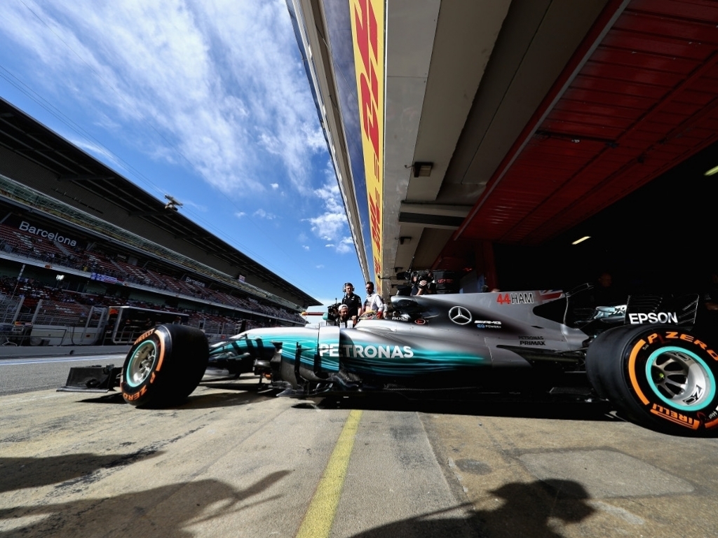 Bodywork tweaks to increase sponsor space