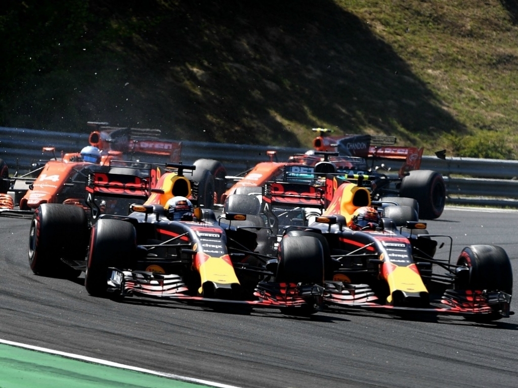 Ricciardo: Max pressure made me overdrive