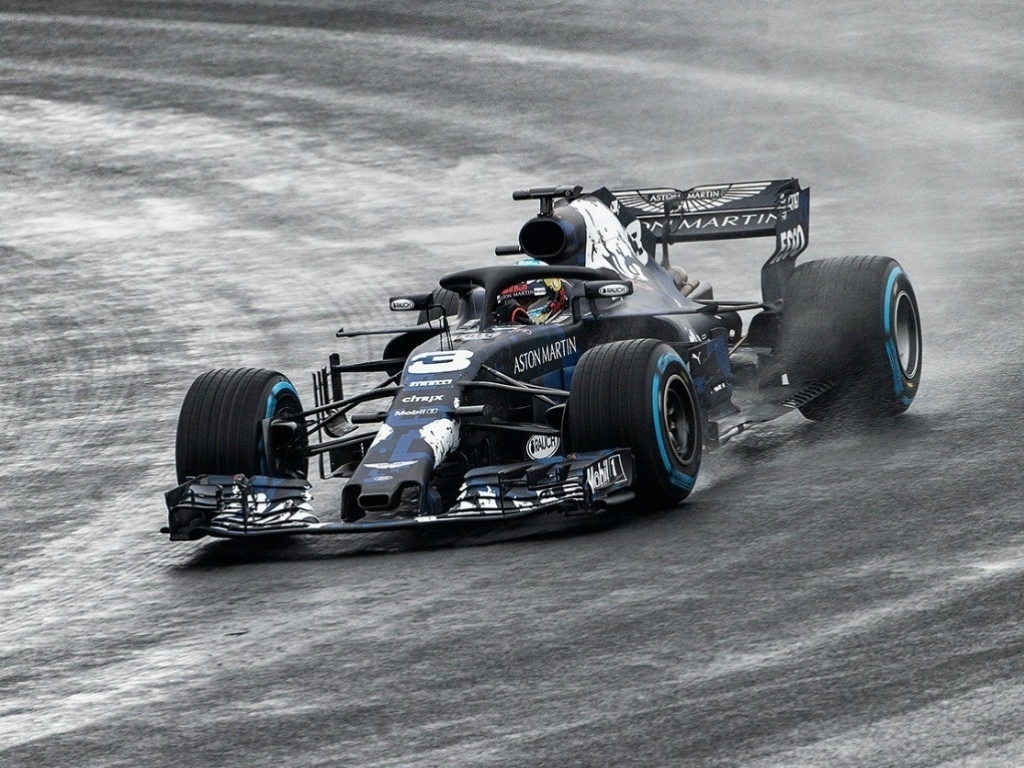 Ricciardo takes RB14 out for Silverstone spin