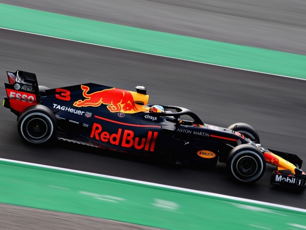 Ricciardo quickest, Alonso spins off