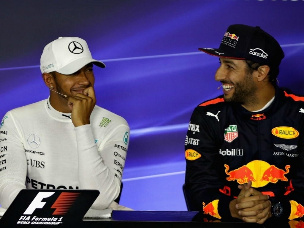 Mercedes to play waiting game with Ricciardo