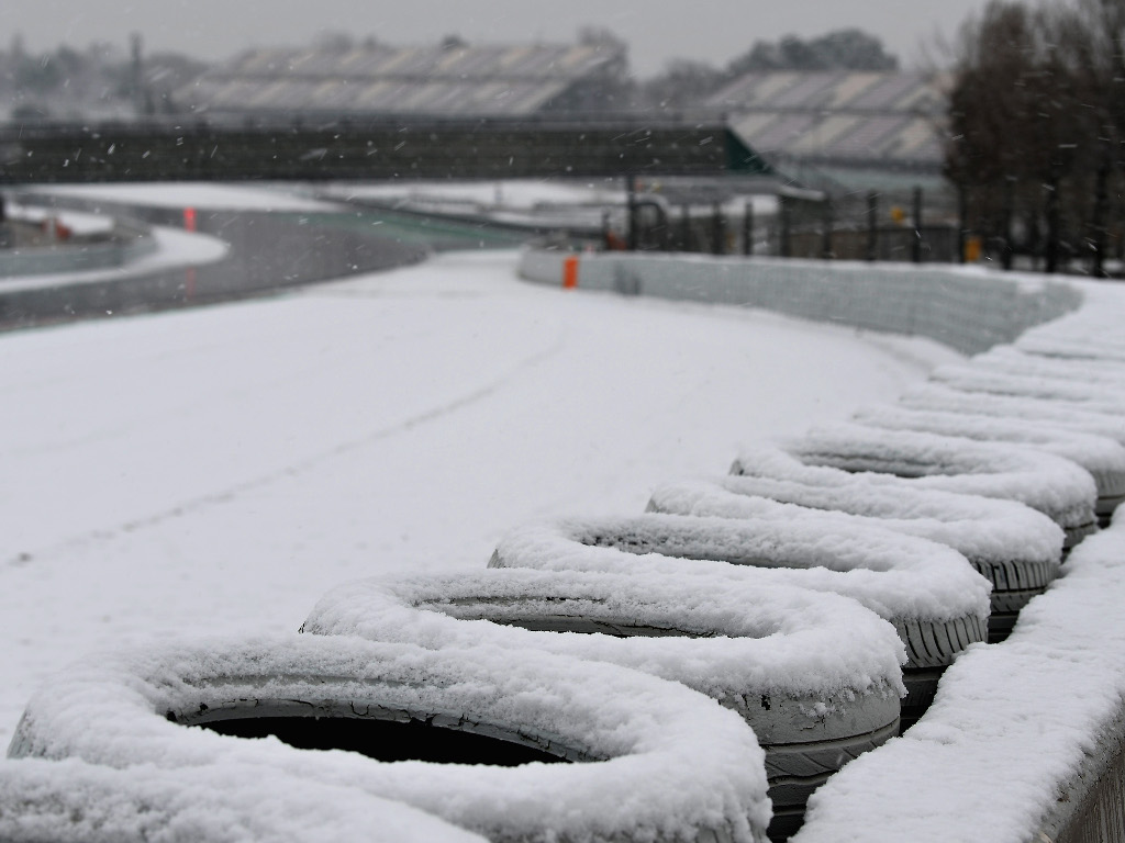 Pirelli ‘worried’ about a Barcelona cold snap