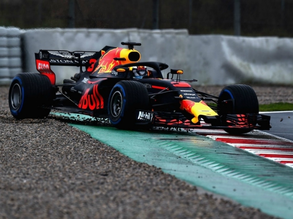 Ricciardo spins, Alonso sets only timed laps