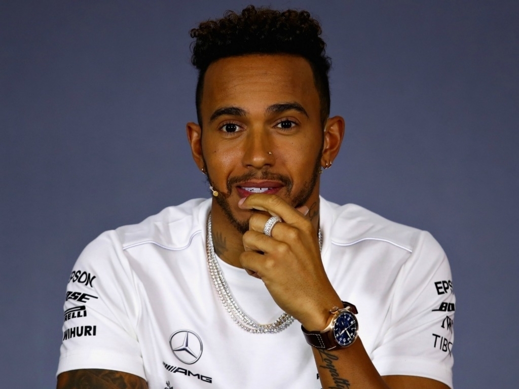 Hamilton: Rosberg ‘needs to get the headlines’