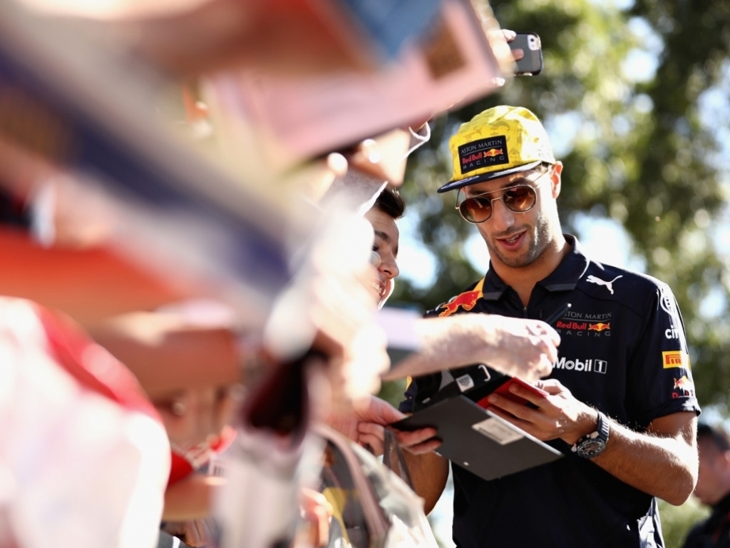 Hill to Ricciardo: Don’t be left ‘high and dry’