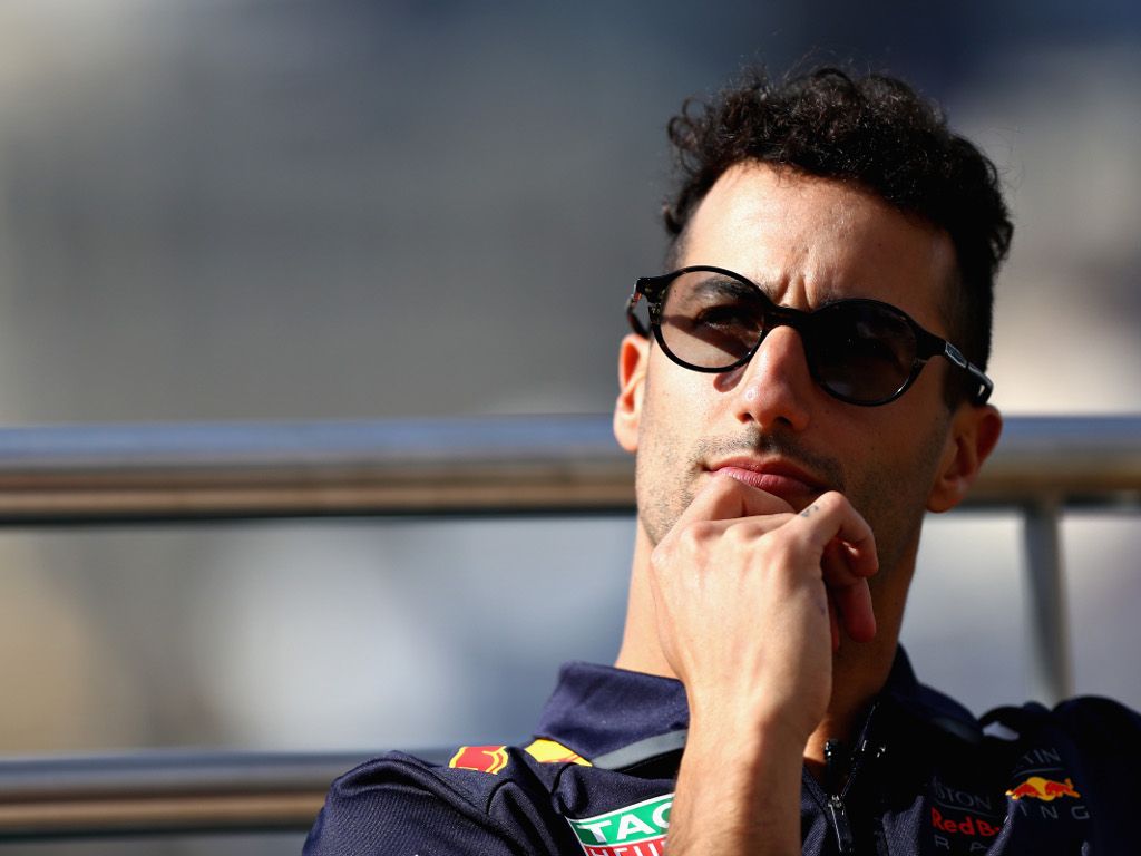 Ricciardo: Mercedes trying to transfer pressure