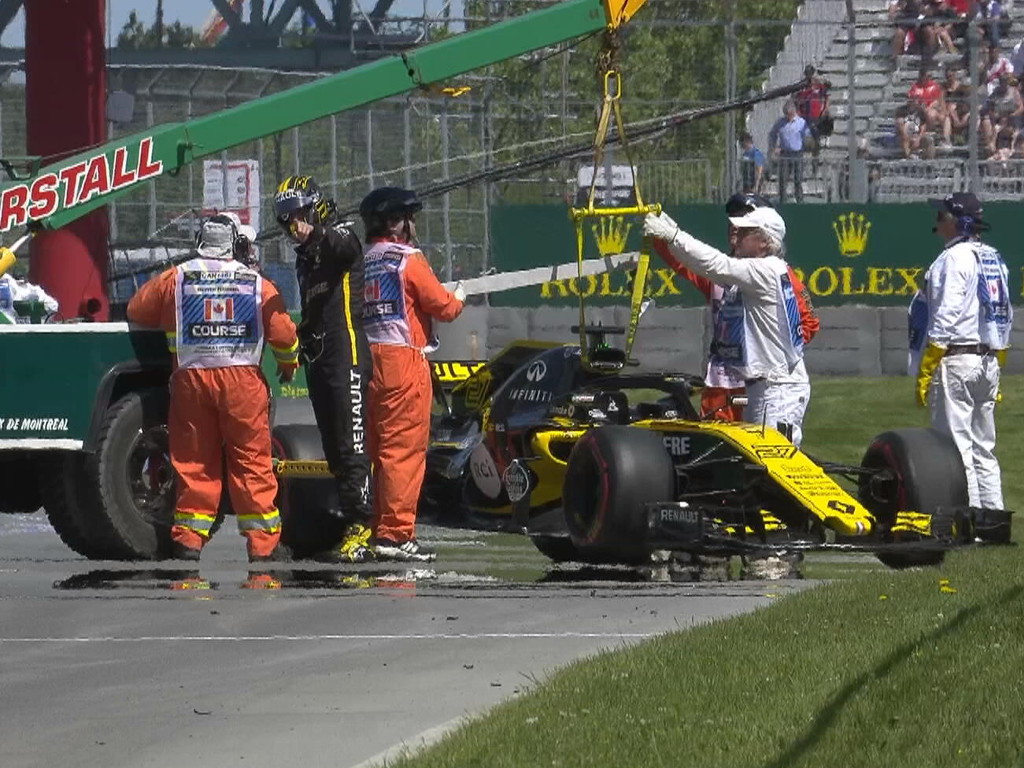 Renault meet barrier, barrier meet Renault
