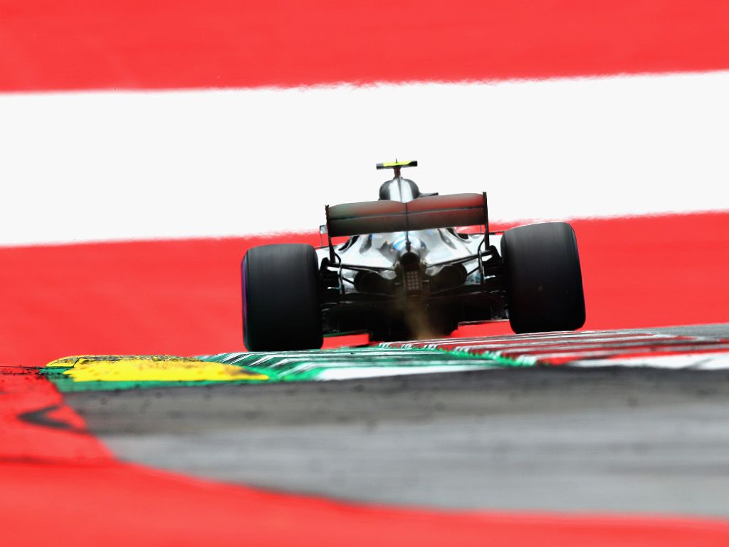 Qualy: Bottas pips Hamilton to pole position