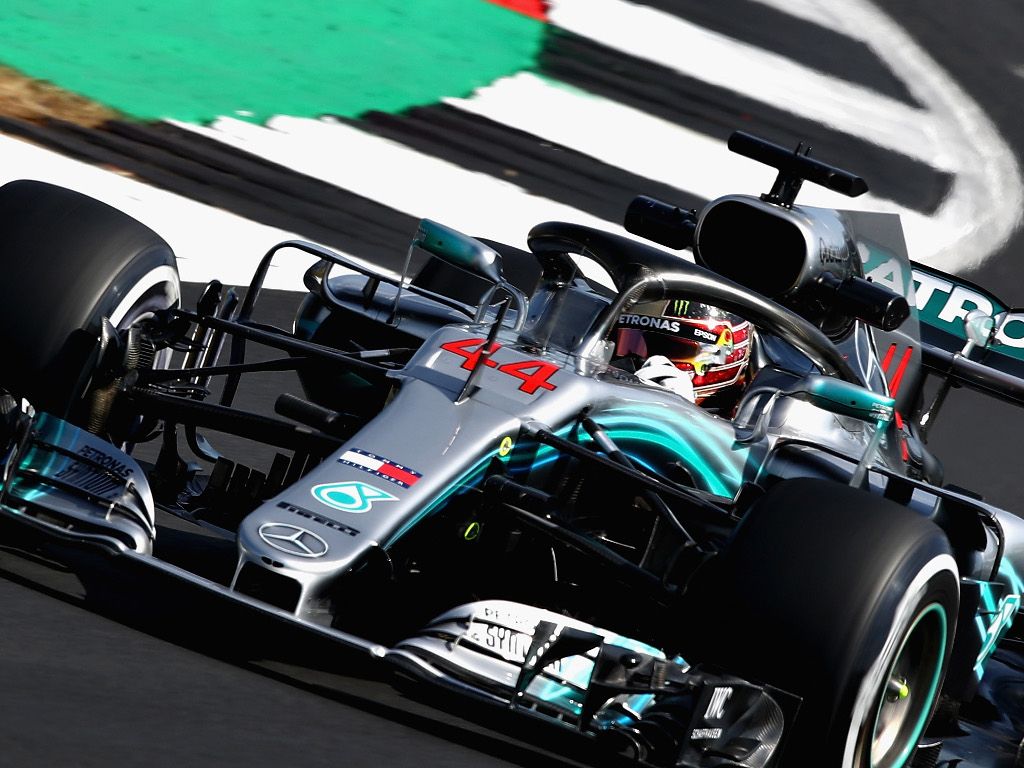 Qualy: Hamilton pips Vettel in Silverstone stunner