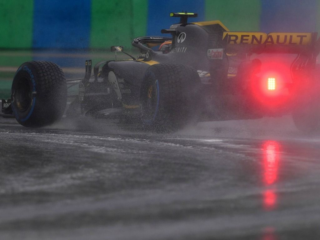 Sainz qualifies P5 after a ‘bit of a gamble’ in Q3
