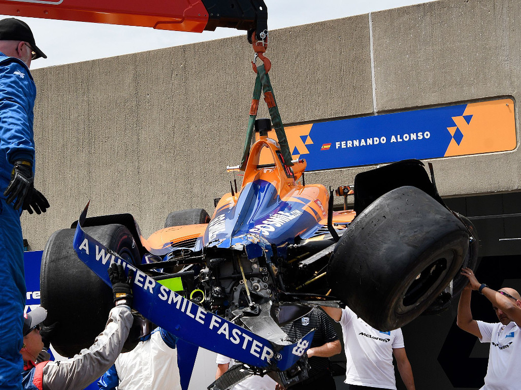 Fernando-Alonso-crashed-IndyCar