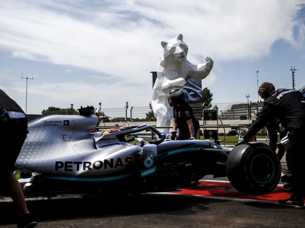 Qualy: Hamilton on pole as Vettel stutters