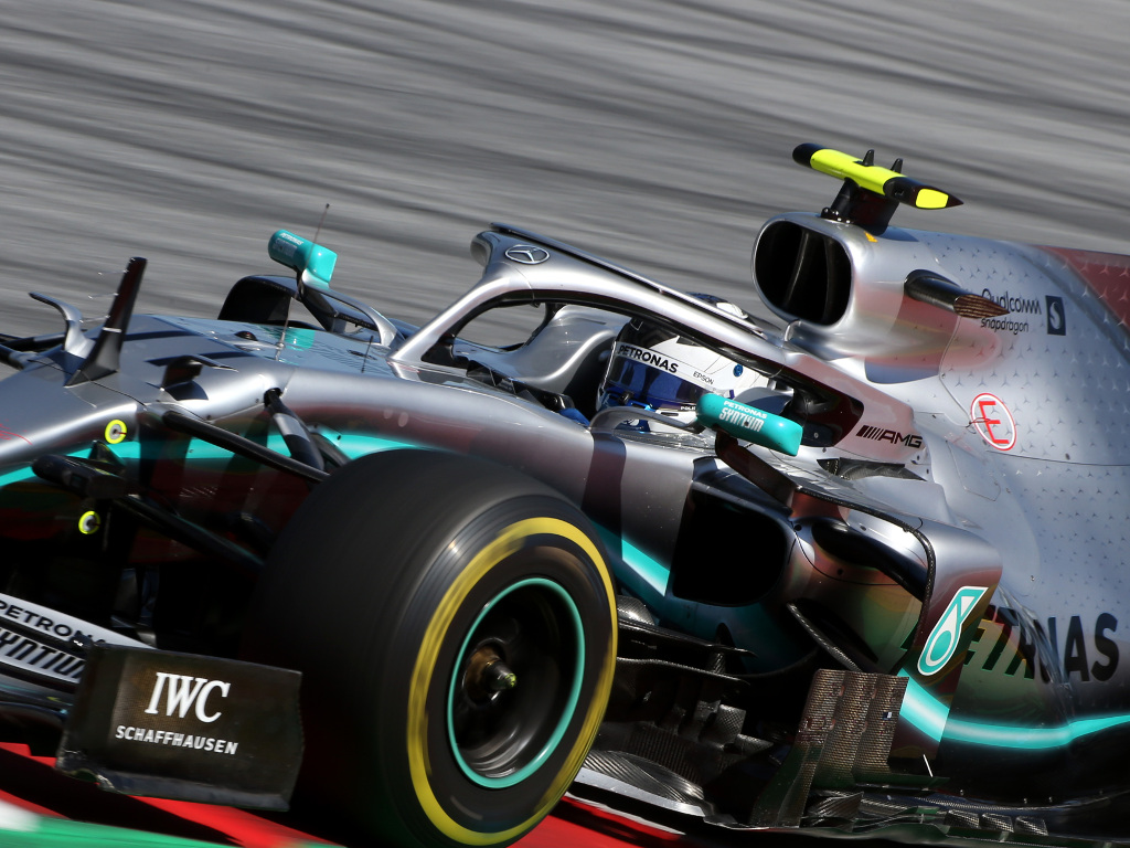 Bottas quickest as drivers kick up dirt in FP2