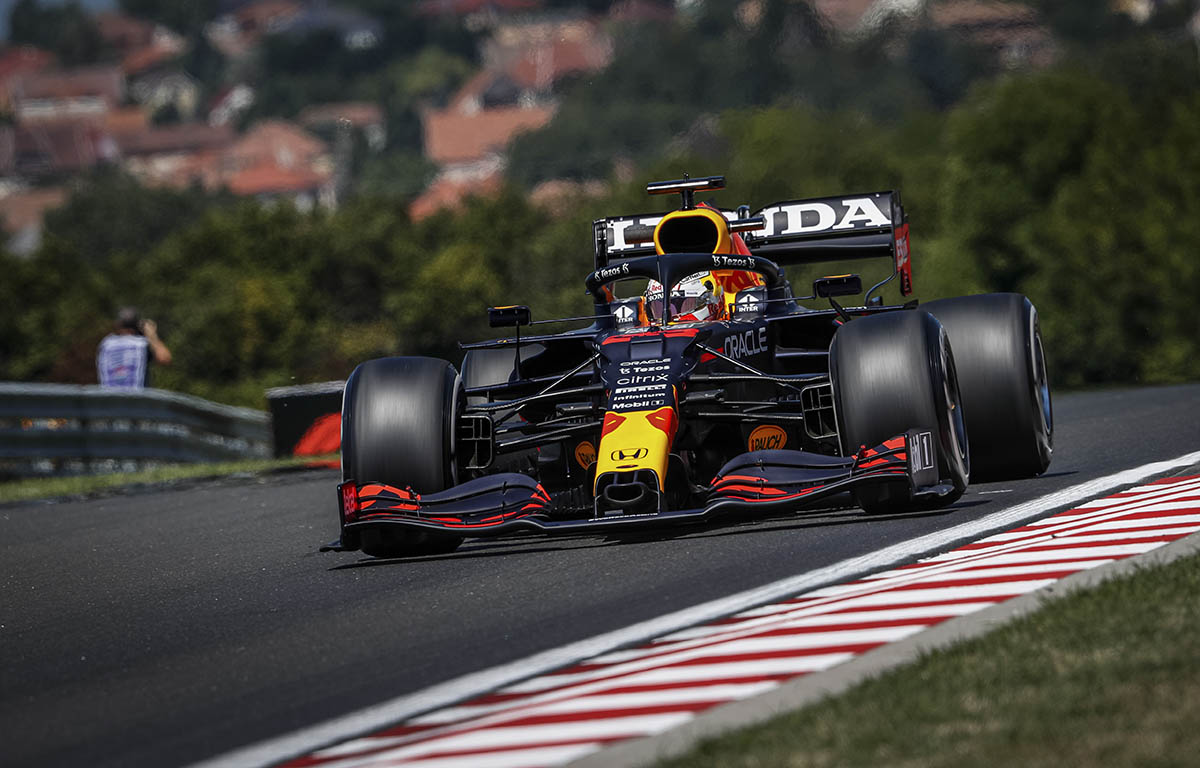 Mercedes puzzled by Red Bull’s ‘odd’ wing choice