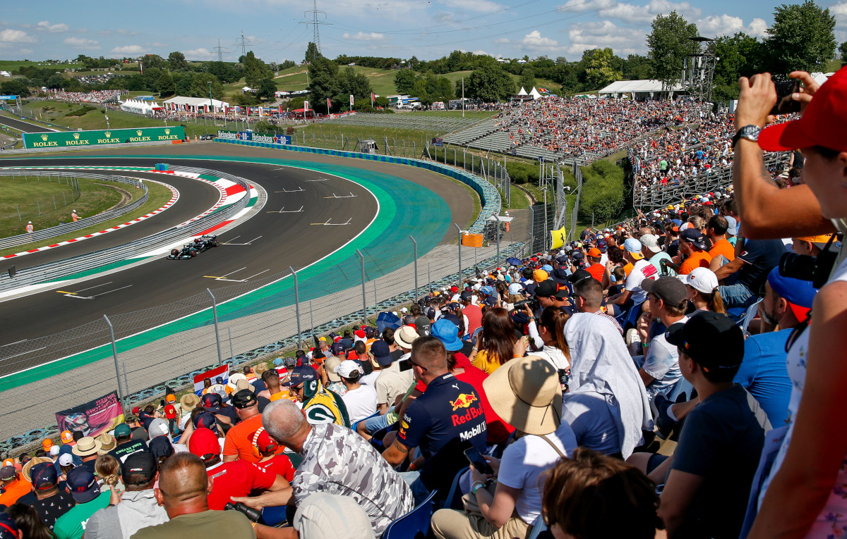 Wolff reacts to Hamilton boos from ‘orange grandstand’