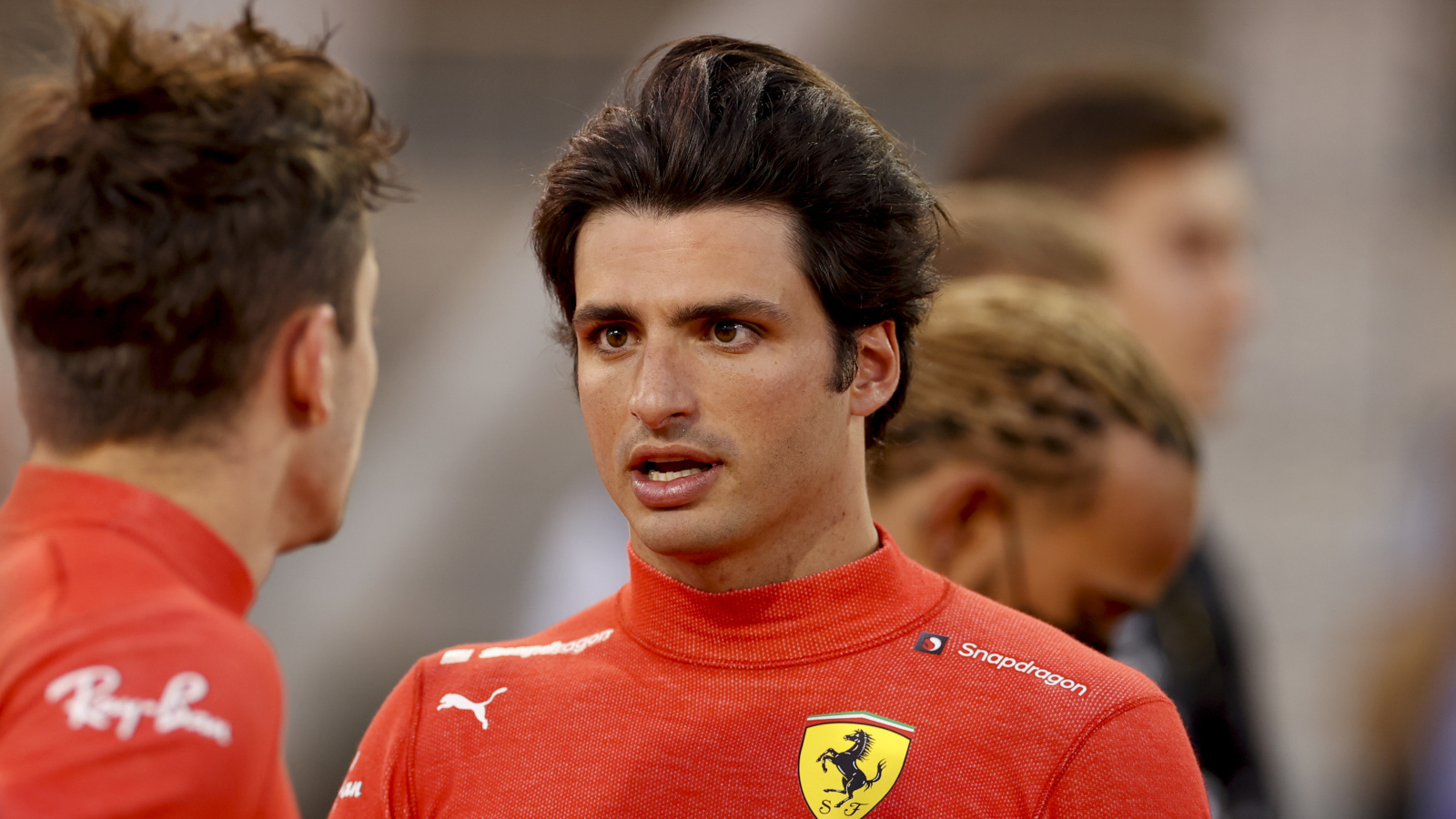 Sainz explains when Ferrari may opt to back one driver
