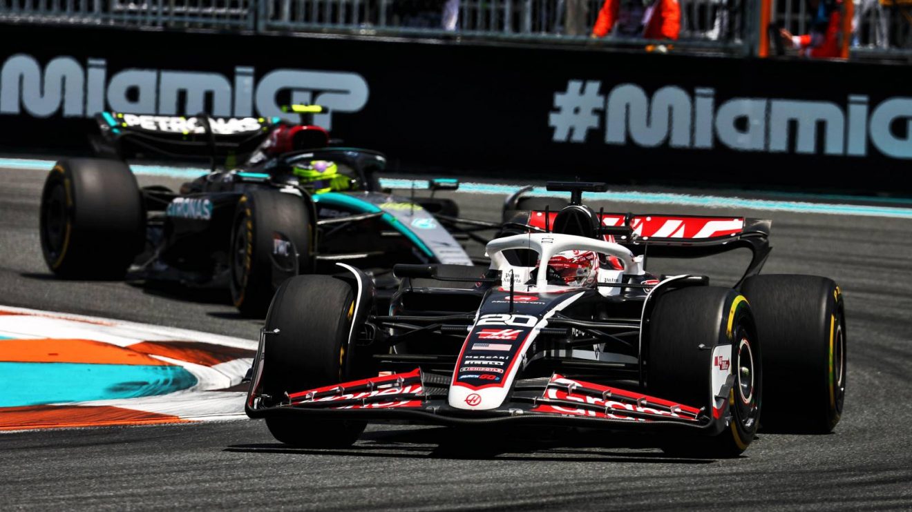 Lewis Hamilton follows Kevin Magnussen in the 2024 Miami Sprint.