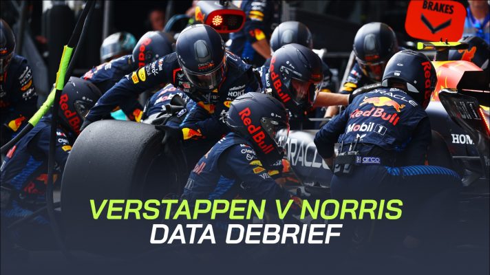 The Red Bull mechanics change a tyre