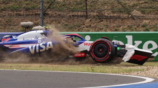 Yuki Tsunoda kicks up dirt in his crash at Turn 5 at the Hungaroring