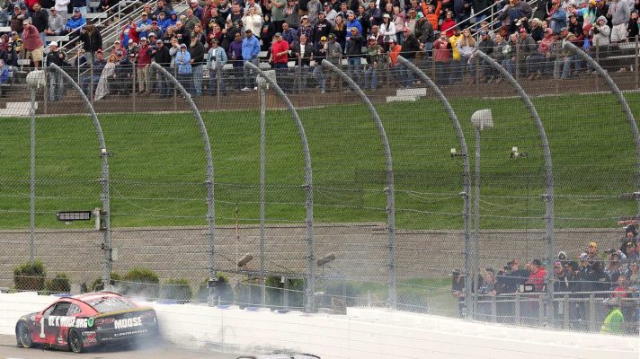 Ross Chastain wall ride Martinsville 2022 NASCAR Playoffs PlanetF1