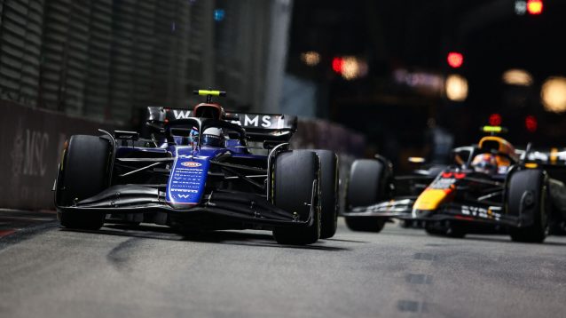 Franco Colapinto defending against Sergio Perez
