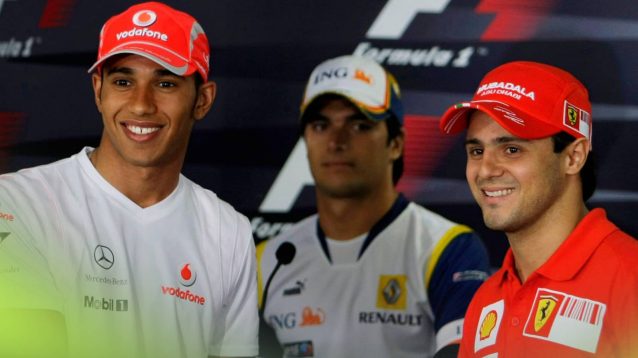 Lewis Hamilton and Felipe Massa smile as they shake hands at Brazil 2008 with Nelson Piquet Jr positioned between them in a press conference