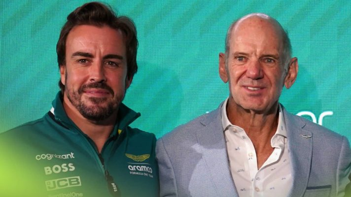 Fernando Alonso and Adrian Newey smile as they stand arm in arm for the cameras