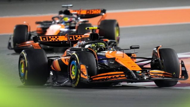 Lando Norris leads Oscar Piastri during the Qatar sprint race