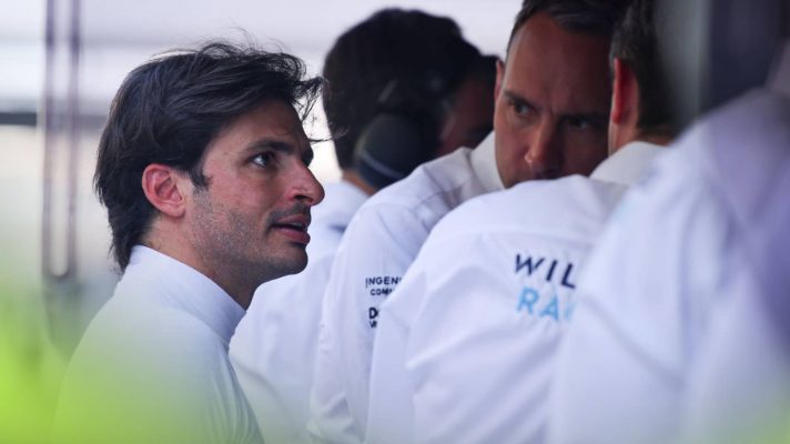 Carlos Sainz in conversation with engineers on the Williams pit wall