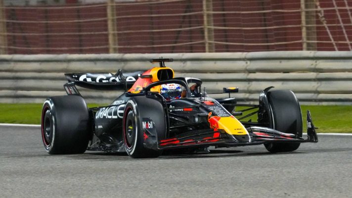 Max Verstappen, Red Bull RB21, Bahrain testing.
