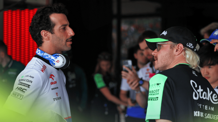 Daniel Ricciardo and Valtteri Bottas in conversation in the F1 paddock