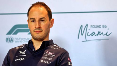Former Alpine boss makes paddock return with junior team