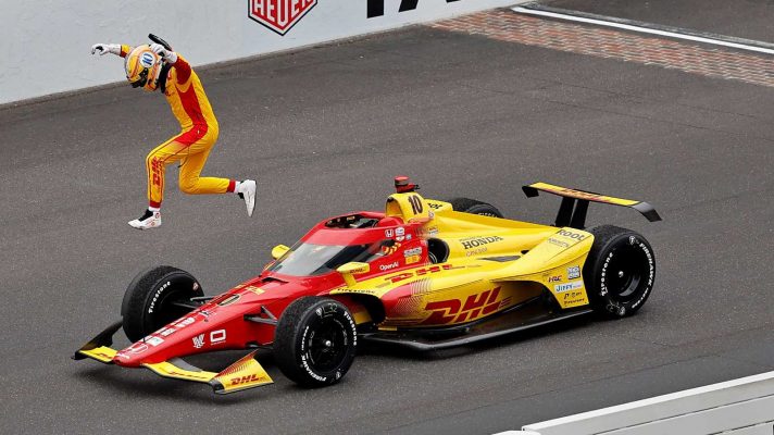 Alex Palou Chip Ganassi Racing celebrate Indy 500 indianapolis planetF1