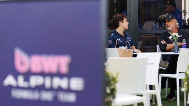 Franco Colapinto speaking with Flavio Briatore