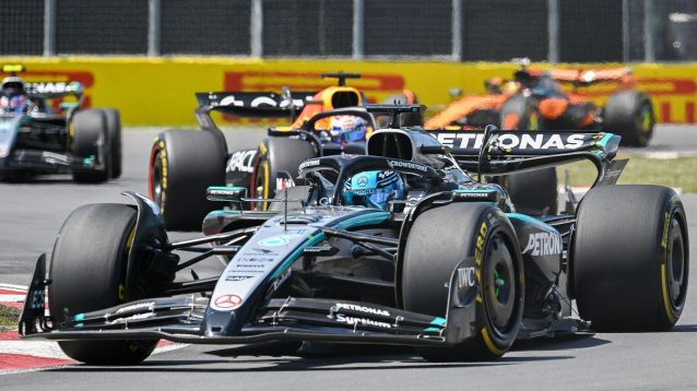George Russell takes a turn ahead of the pack during the F1 Canadian Grand Prix