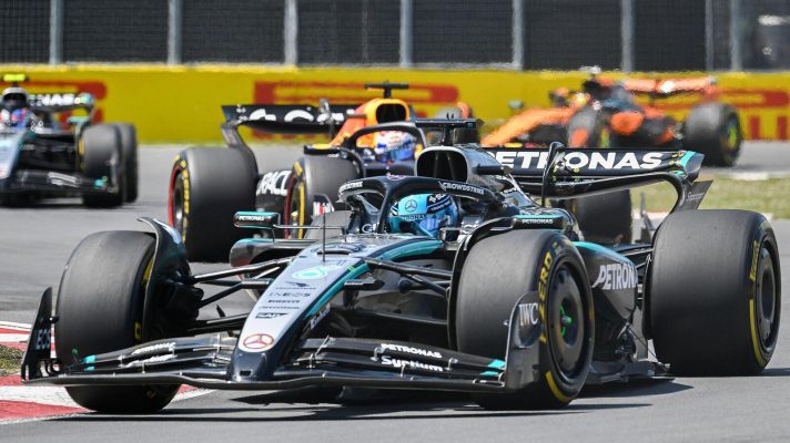 George Russell takes a turn ahead of the pack during the F1 Canadian Grand Prix