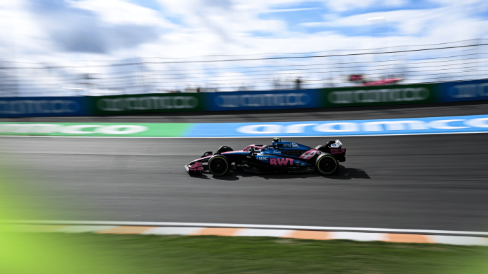 Franco Colapinto navigates the banked Turn 3 at a sunny Zandvoort