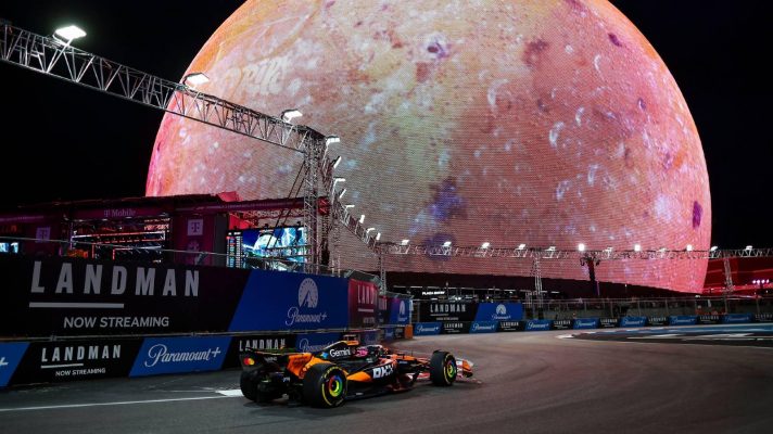 Oscar Piastri, McLaren, 2025 Las Vegas Grand Prix.