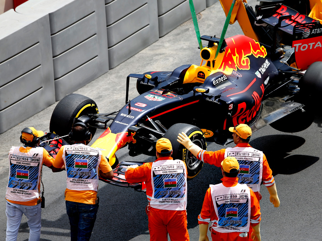 First Baku P1 For Hamilton, First Crash For Ricciardo | PlanetF1 : PlanetF1