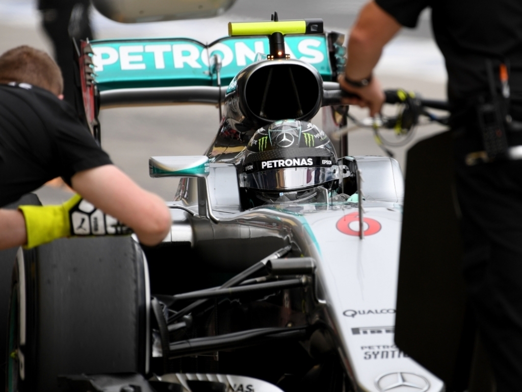 Sat: Mercedes, Ferrari, Red Bull | PlanetF1 : PlanetF1