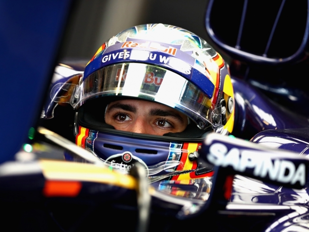 Sainz agrees with Hamilton's tactis | PlanetF1 : PlanetF1