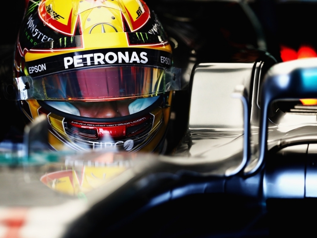 Qualy: Hamilton equals Senna's tally with record lap | PlanetF1 : PlanetF1