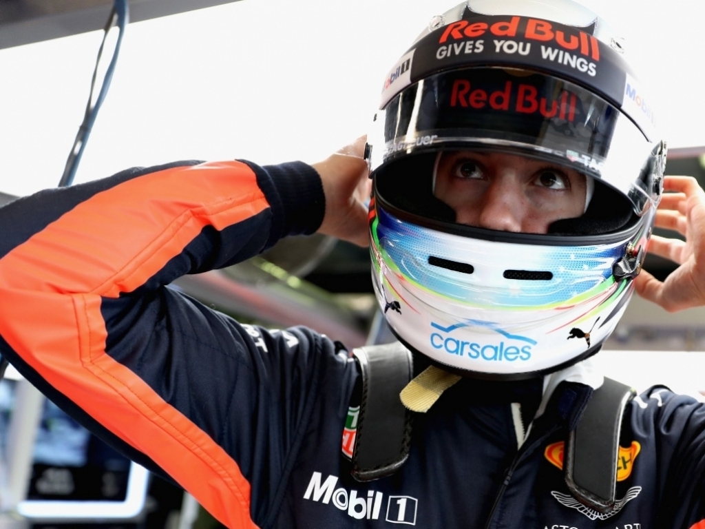 Ricciardo supports decision on 'silly' Vettel | PlanetF1 : PlanetF1