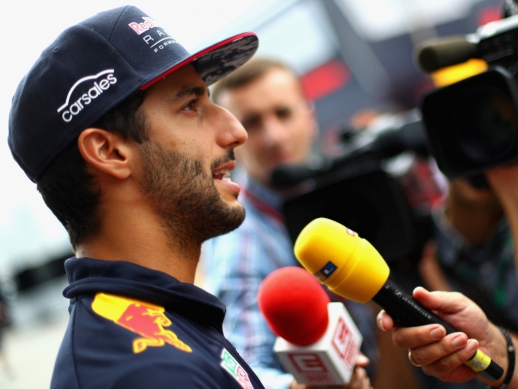 Ricciardo on his 'cute' early FP1 run | PlanetF1 : PlanetF1