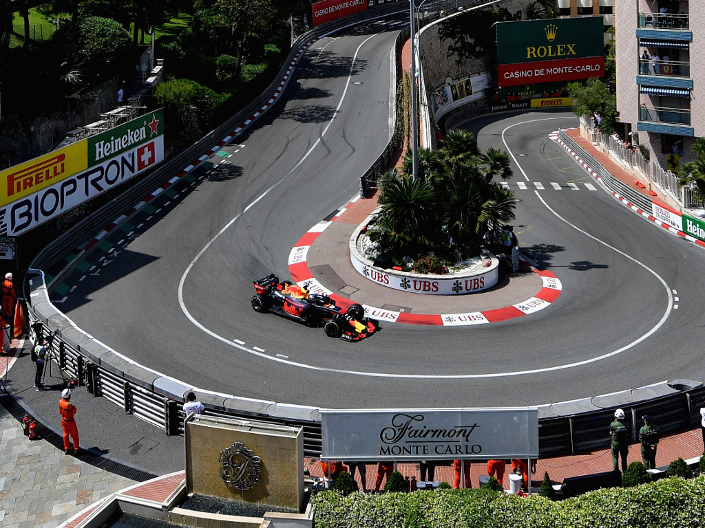 Qualy: Tale of two Bulls as Ricciardo takes pole | PlanetF1 : PlanetF1