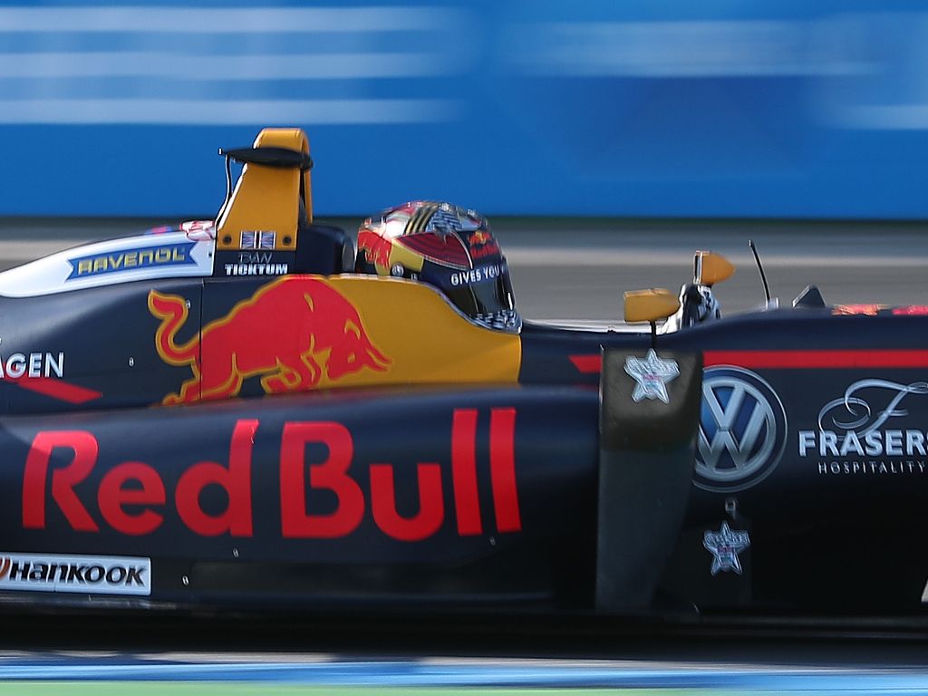 Ticktum moves step closer to F1 superlicence