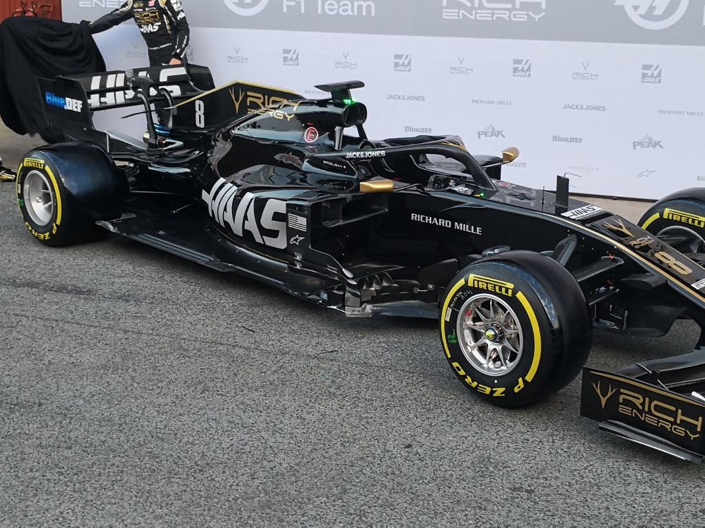 Meet and greet with Haas' new VF-19