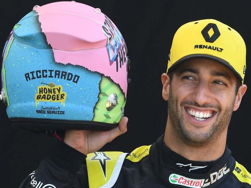 Gallery: Daniel Ricciardo shows off 2019 helmet | PlanetF1 : PlanetF1