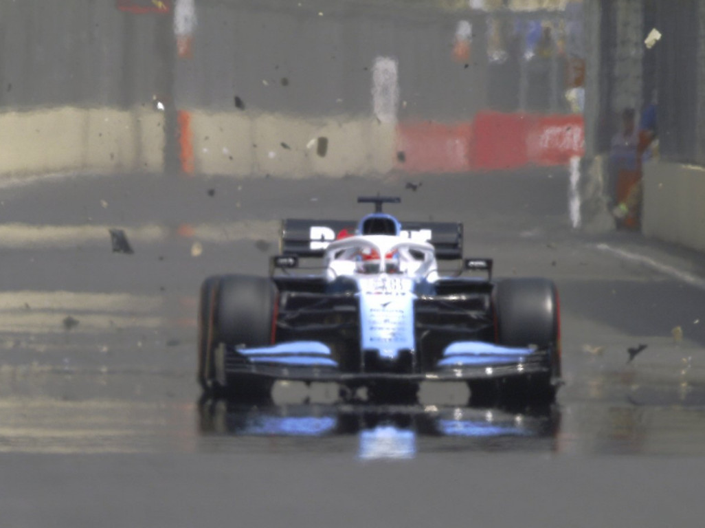 FP1: George Russell's FW42 destroyed by drain cover